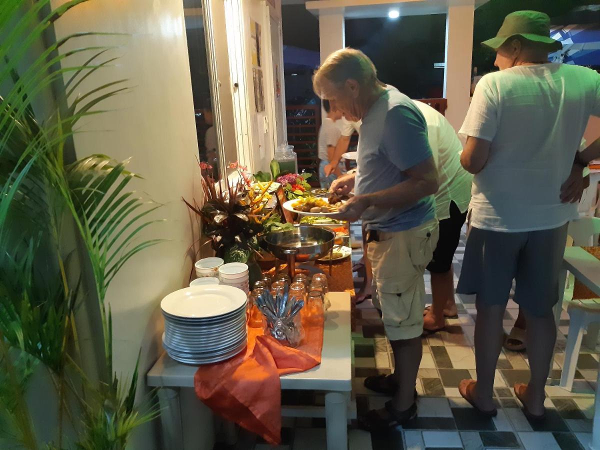 Sandstorm Lodge And Cafe Puerto Galera Exterior photo