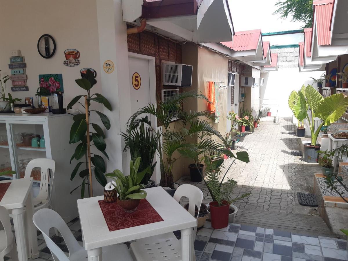 Sandstorm Lodge And Cafe Puerto Galera Exterior photo