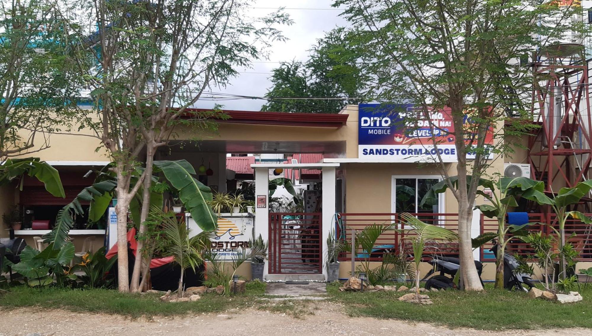 Sandstorm Lodge And Cafe Puerto Galera Exterior photo