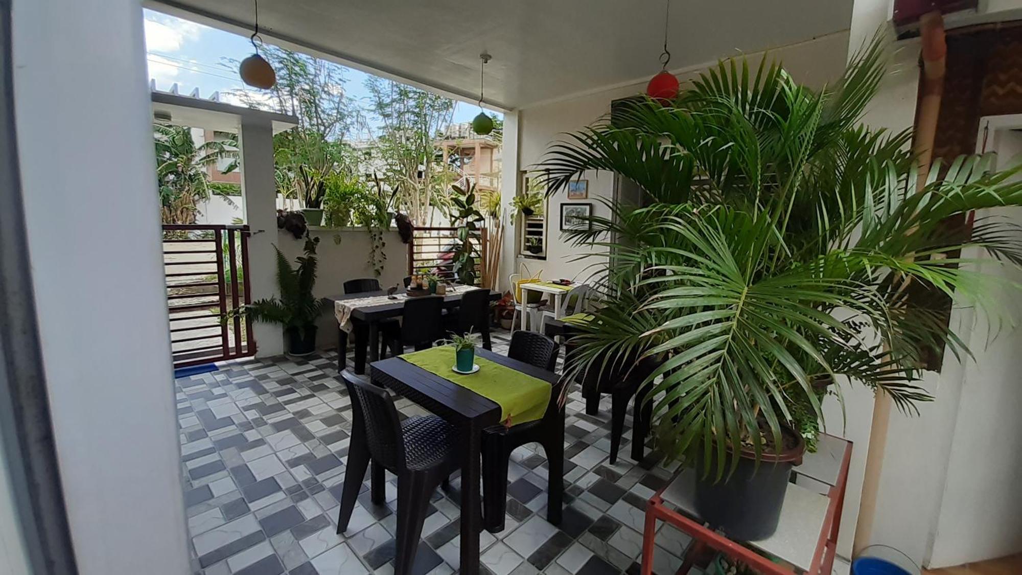 Sandstorm Lodge And Cafe Puerto Galera Exterior photo