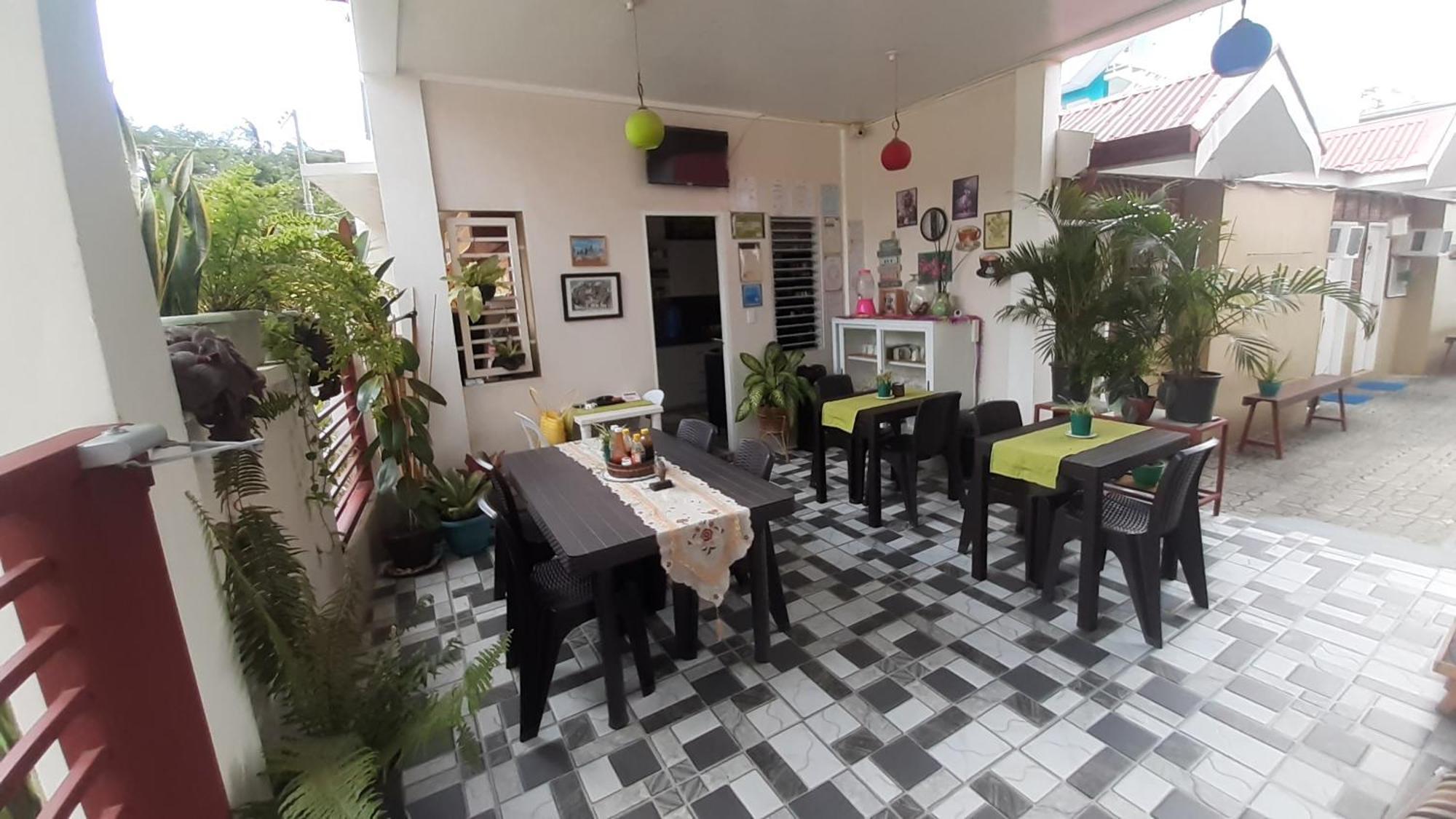 Sandstorm Lodge And Cafe Puerto Galera Exterior photo